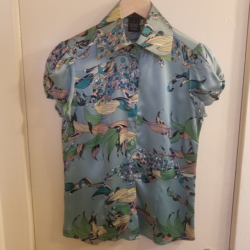 Gorgeous BGBG MaxAzria Retro Abstract Peacock Print Collared Blouse